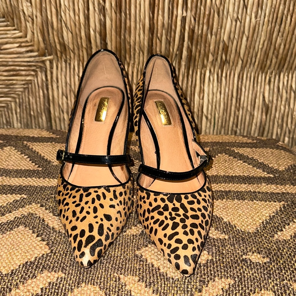 🐆 Halogen “Marci” Leopard Print Mary Jane Pumps – Size 9.5